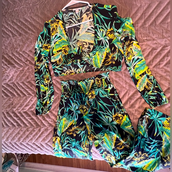 BAR III | Luxury Vacation Set - Picture 2 of 5